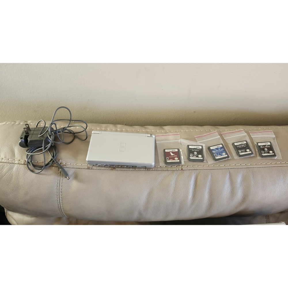 Nintendo DS Lite Console + USB Charging Cable - TESTED WORKING -with 5 Games